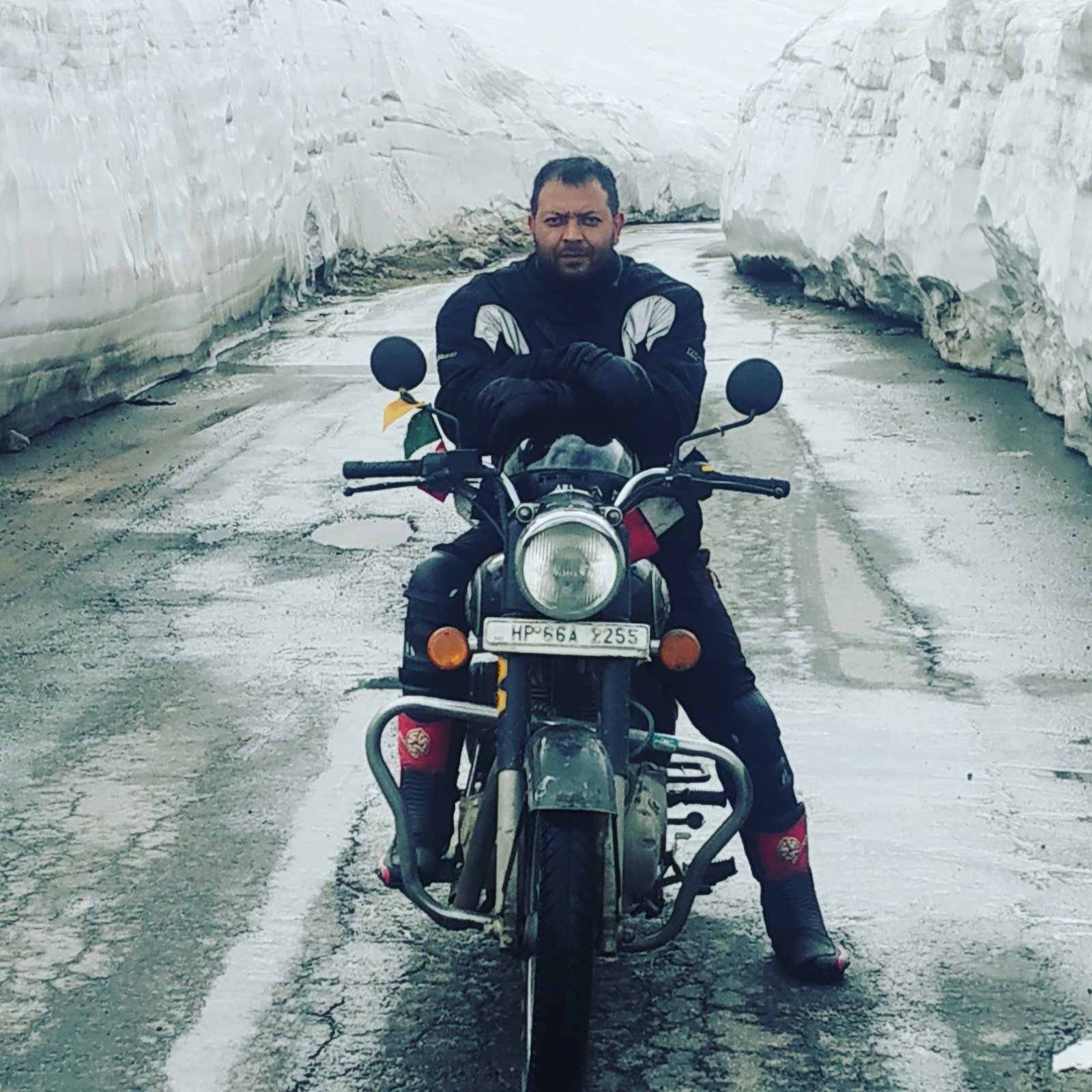 MIGHTY CLIFF HANGER MOTORBIKE TOUR